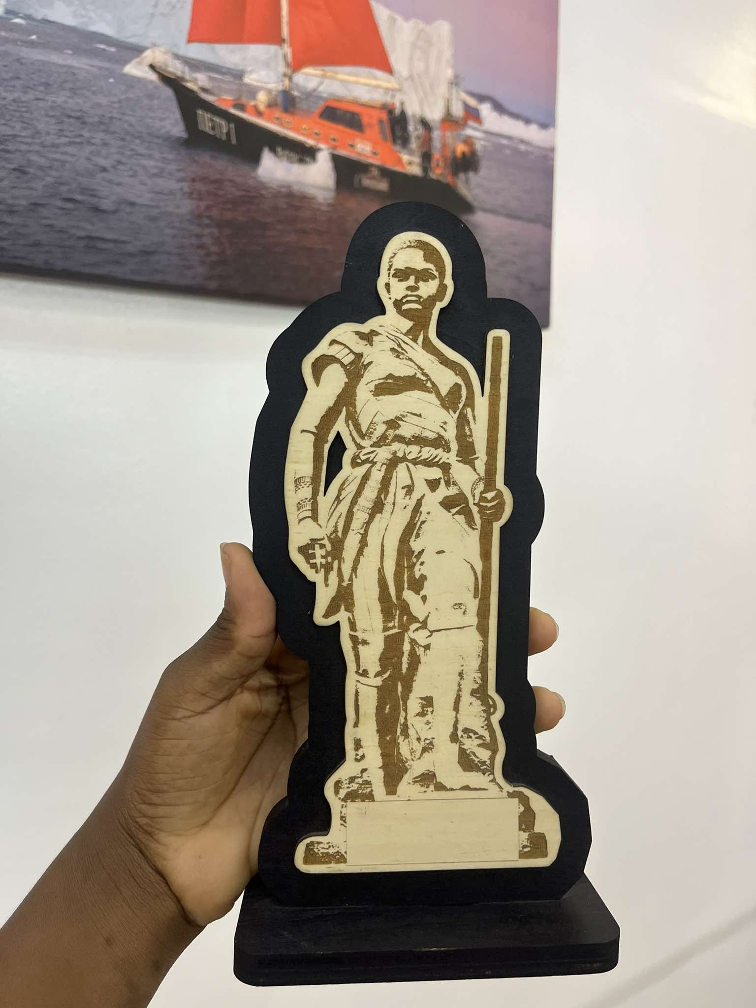 Amazone personnalisée en bois.